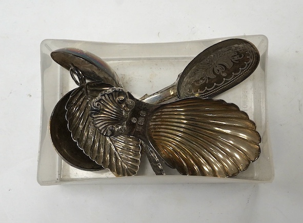 Five assorted silver caddy spoons, including fiddle pattern by Hayne & Cater, London, 1843, foliate terminal handled by George Unite, Birmingham, 1845, bone handled by Hilliard & Thomason, Birmingham, 1879, modern shell